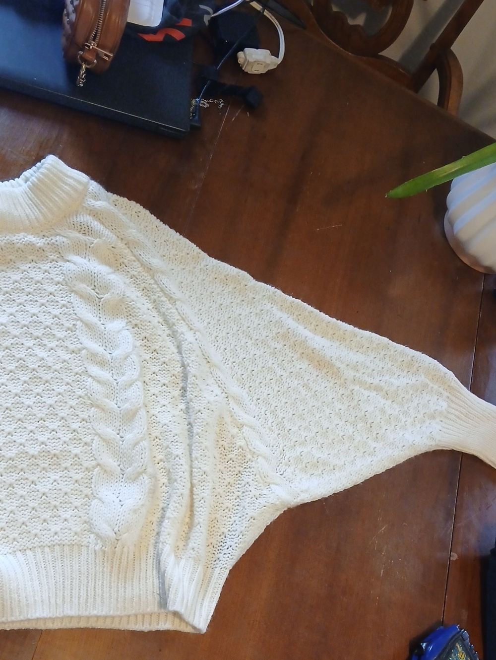 GUC Moon & Madison. Bat Wing Cable Knit White Sweater Cropped Oversize